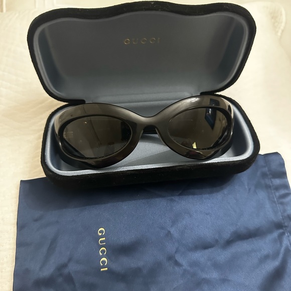 Gucci Sunglasses - Picture 3 of 5